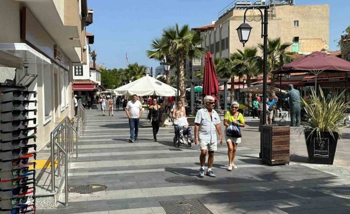 Kuşadası’nda esnaf seçimde oyunu kullandı, işinin başına döndü