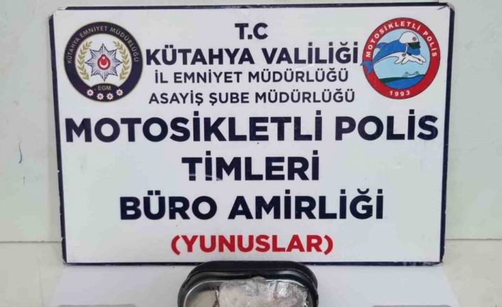 Kütahya’da Yunus Timleri bir kişinin eşyaları arasında uyuşturucu buldu