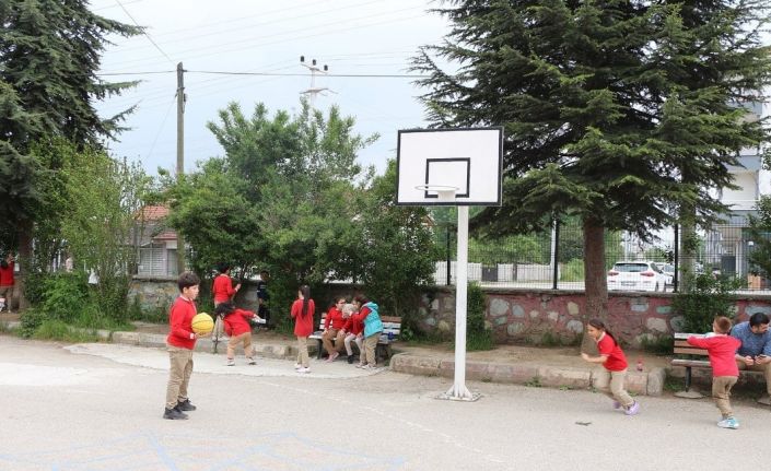 Lise öğrencilerin ürettiği spor aletleri okullara verildi