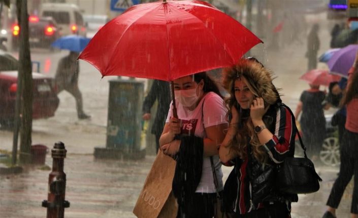 Manisa’ya gök gürültülü sağanak yağış uyarısı