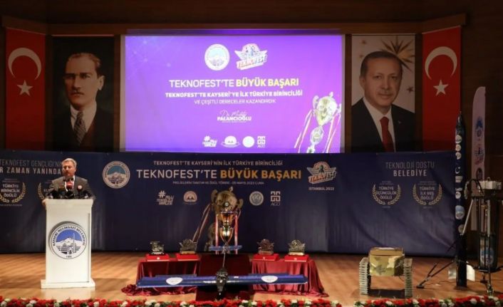 Melikgazi Belediyesi TEKNOFEST gururlarını Hulusi Akar’ın elinden ödüllendirdi