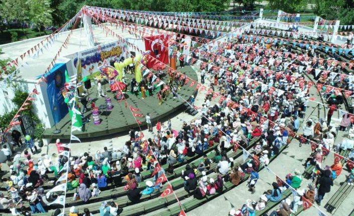 Minikler bahar şenliğinde gönüllerince eğlendi