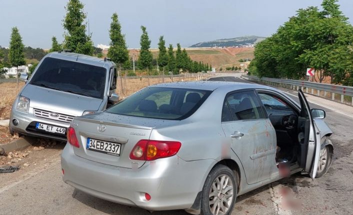Otomobil ile hafif ticari araç çarpıştı: 8 yaralı