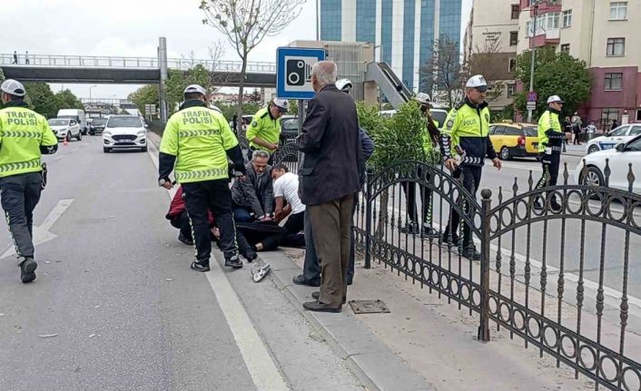 Otomobilin çarptığı kadına ilk müdahaleyi yoldan geçen doktor yaptı