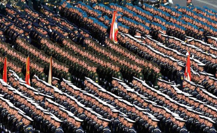 Rusya’da Zafer Bayramı gövde gösterisiyle kutlandı