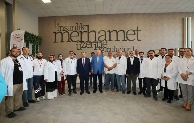 Sağlık Bakanı Koca: “İnsanlık ve merhamette öndeyiz”