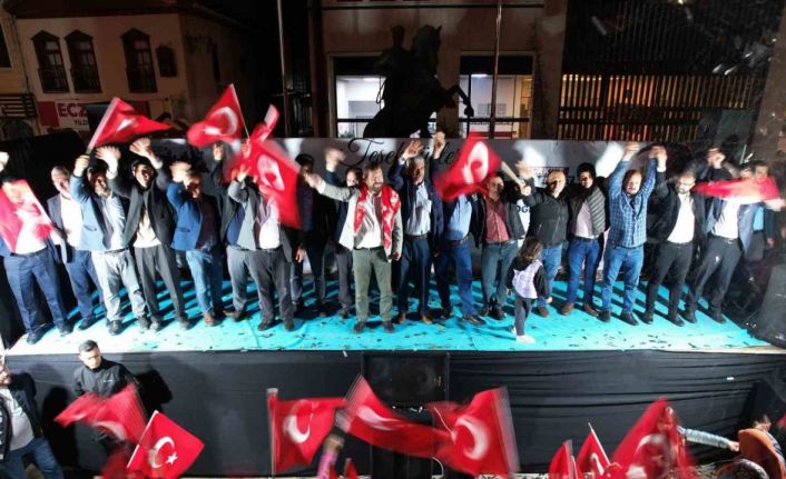 Sındırgı’da demokrasi zaferi sokaklara taştı