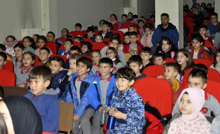 Sinop’ta köylerde yaşayan 5 bin çocuk tiyatroyla buluştu