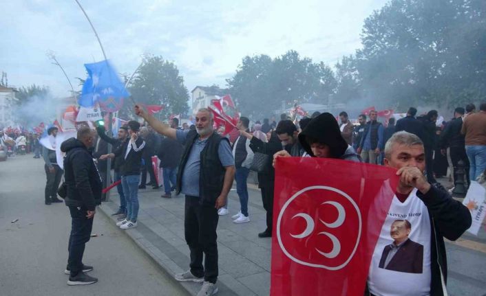 Tokat’ta vatandaşlar seçim sonucunu kutlandı