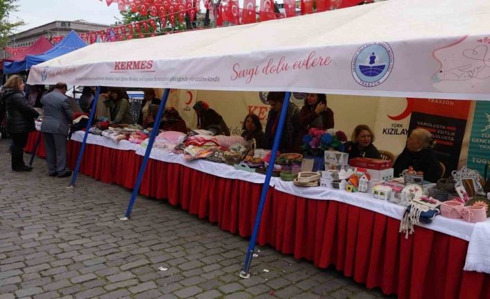 Trabzon’da depremzedeler için hayır panayırı düzenlendi