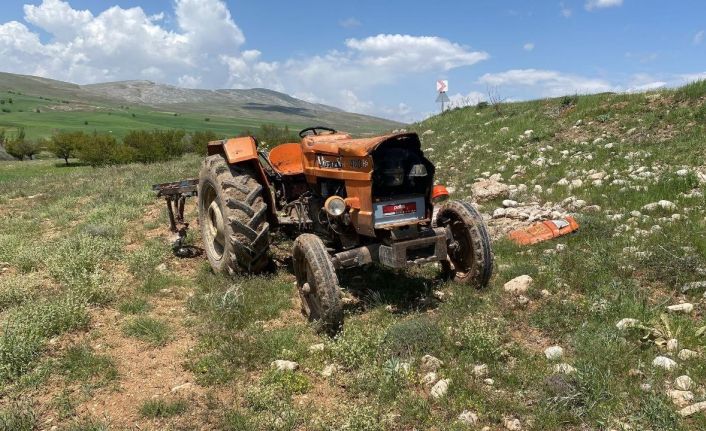 Traktör devrildi altına kalan sürücü öldü