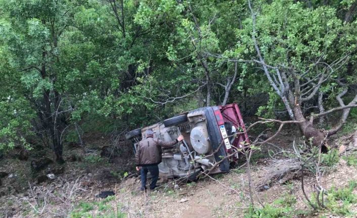 Tunceli’de şarampole devrilen araçtan sürücü sağ kurtuldu