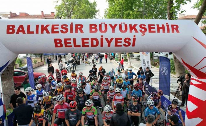 Türkiye Kupası yol bisiklet yarışları Sındırgı’da başladı