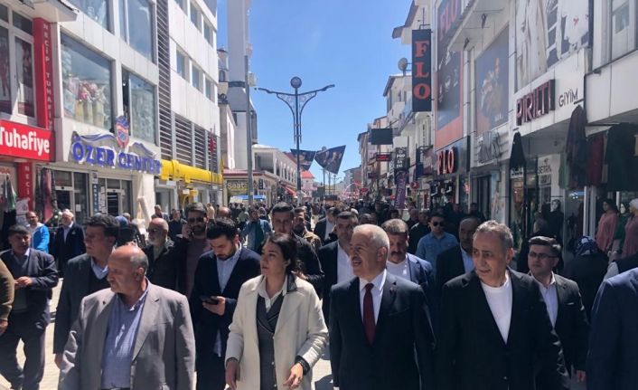 Ulaştırma Eski Bakanı Ahmet Arslan Ağrı’da vatandaşlarla buluştu