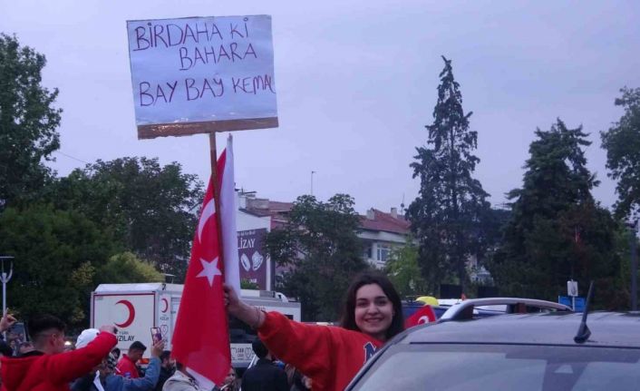 Uşak’ta Erdoğan’ın seçim zaferi coşkuyla kutlandı