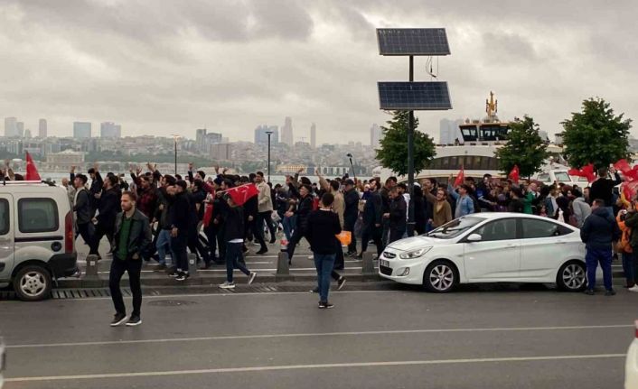 Üsküdar’da vatandaşlardan sevinç kutlamaları