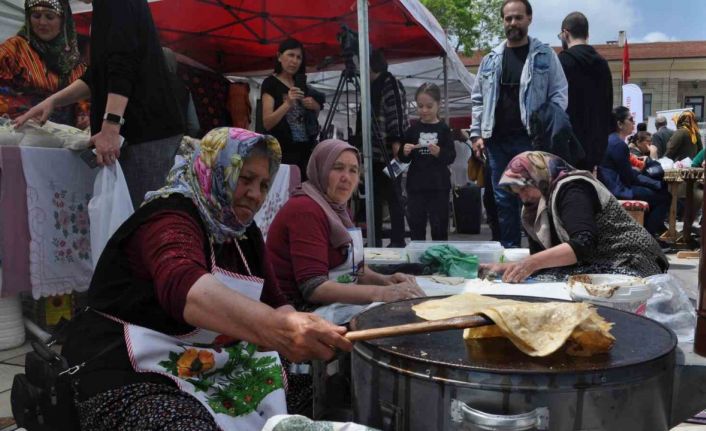 Vilayet Meydanı’nda gözleme yaptılar