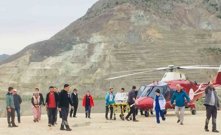 Yusufeli yeni yerleşim yerinden hava ambulansı ilk sevk yaptı