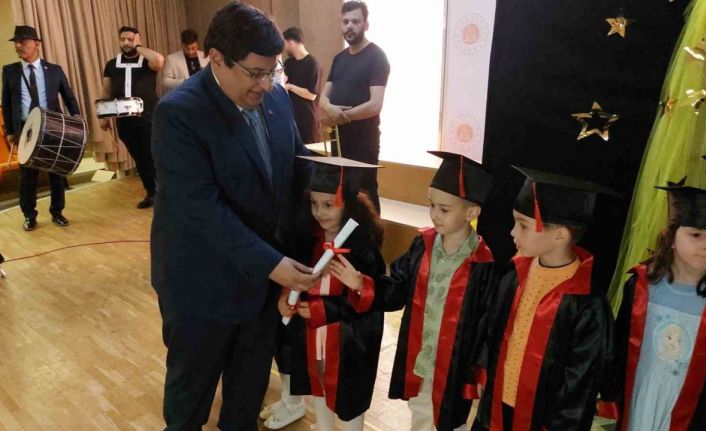 Adliye bahçesi miniklerin mezuniyet coşkusu ile şenlendi