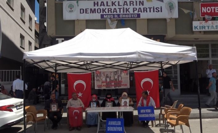 Ailelerin evlat nöbeti devam ediyor