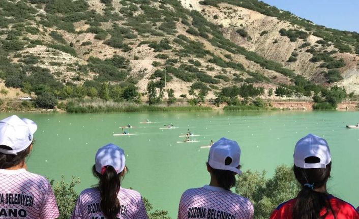 Aksoy’dan spora ve sporcuya destek