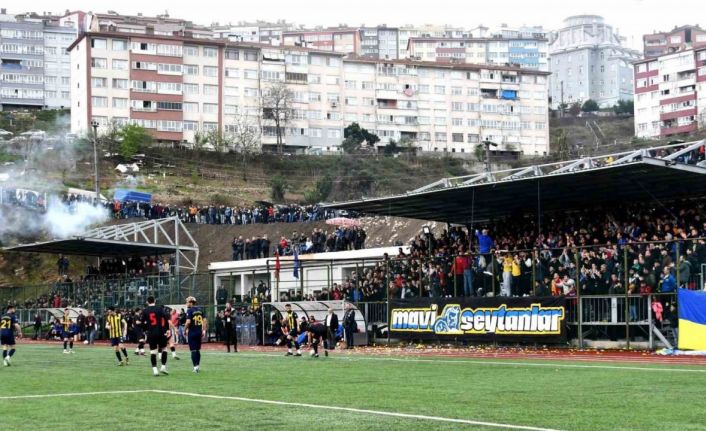 Alaplılı taraftarlar yeni tribün istiyor