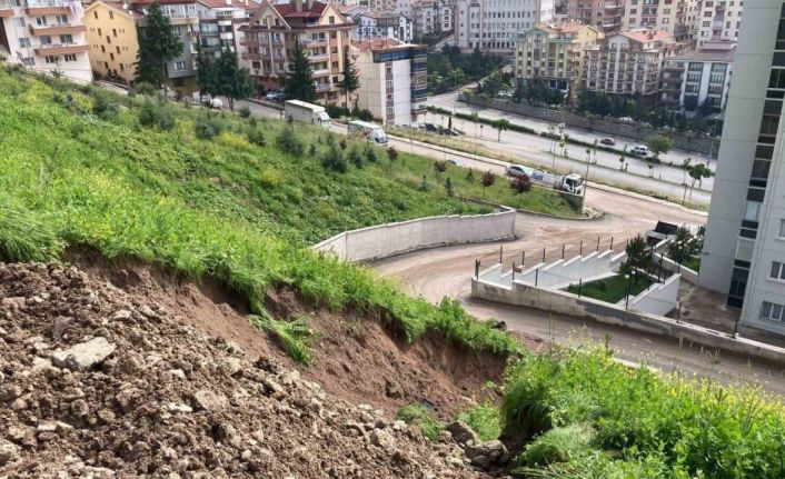 Ankara’da sağanak sonrası heyelan meydana geldi