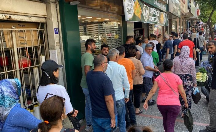 Aydın’da bayram manzarası değişmedi tatlıcılarda kuyruk oluştu