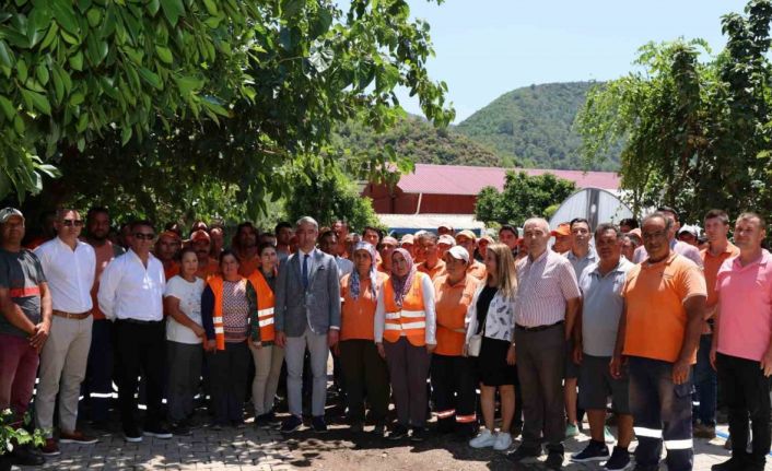 Başkan Oktay personelle bayramlaştı