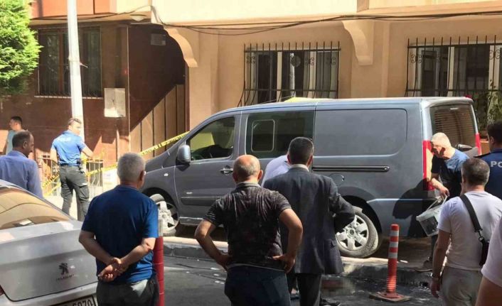 Bayrampaşa’da silahlı saldırı: Bir tesisatçı ve çocuk vuruldu