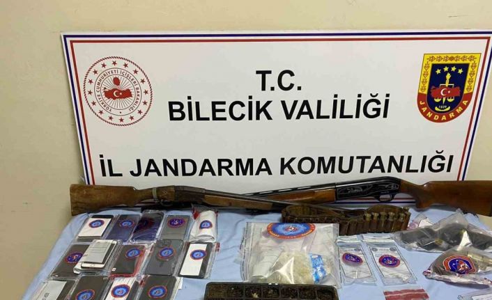 Bilecik’te 111 personelin katılımıyla 21 noktaya uyuşturucu operasyonu