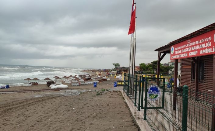 Binlerce kişinin akın ettiği o sahilden tatilcileri üzecek haber