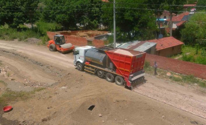 Bozüyük’te yol düzenleme çalışmaları devam ediyor