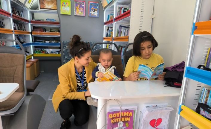 Bu kütüphane çocukların ayağına gidiyor