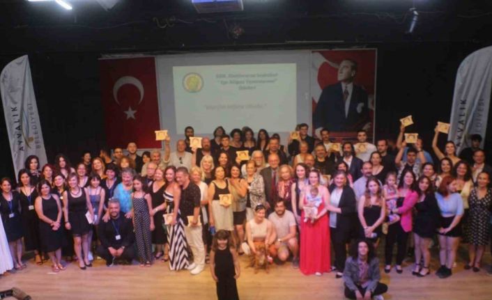 Burhaniye’de Kent Tiyatrosu’na bir ödül daha