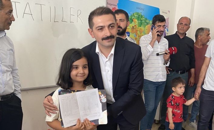 Deprem bölgesi Adıyaman’da 145 bin 652 öğrenci karne sevinci yaşadı