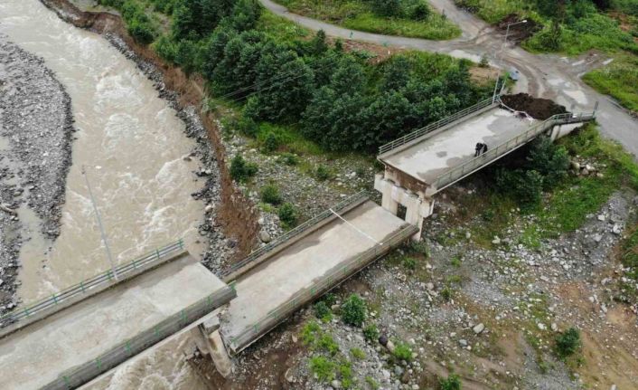 Dereden alınan kum ve çakıl köprünün çökmesine neden oldu