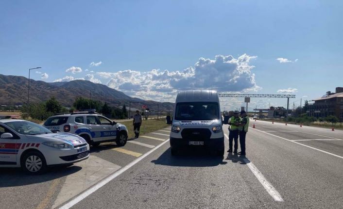 Elazığ’da polis ve jandarma ekiplerinden bayram denetimi