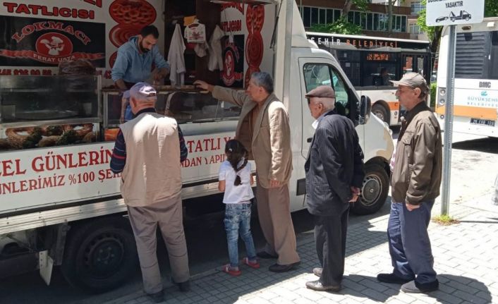 Eskişehir’de vatandaşlara lokma dağıtıldı