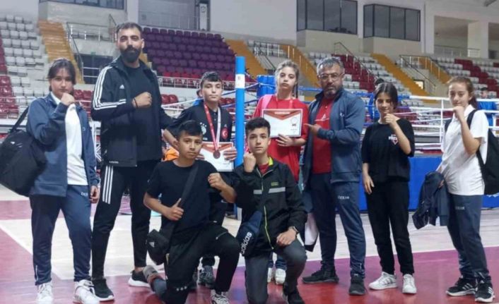 Fadime Sultan Demir’den Muay Thai şampiyonasında Türkiye ikinciliği
