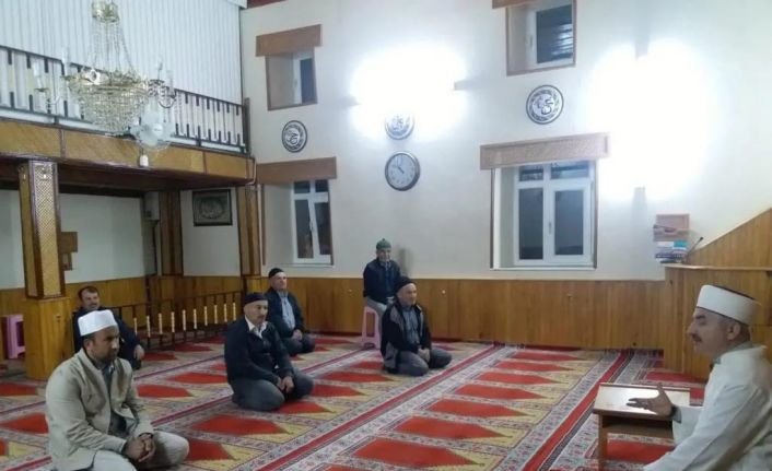 Gediz Müftüsü Sebahattin Turan köylülerle buluşmaya devam ediyor