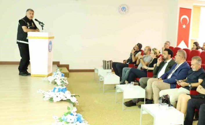 GİBTÜ’de uyuşturucu ile mücadele konferansı düzenlendi