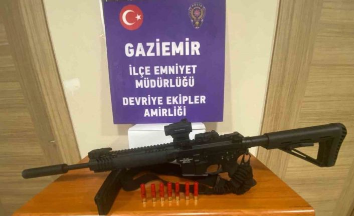 Gözünü kırpmadan köpeği vuracaktı, polisler fırsat vermedi
