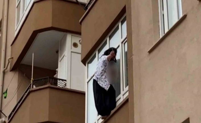 İtfaiyenin açtığı şişme yatak can kurtardı