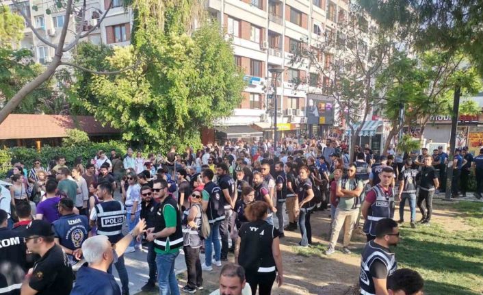 İzmir’de LGBT yürüyüşüne polis müdahalesi: 50’nin üzerinde gözaltı