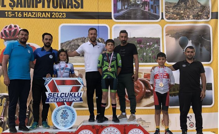 Karaman bisiklet takımından 3 bronz madalya