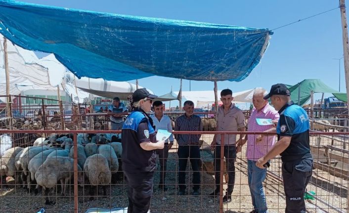 Karaman’da kurban pazarında broşürlü sahte para uyarısı