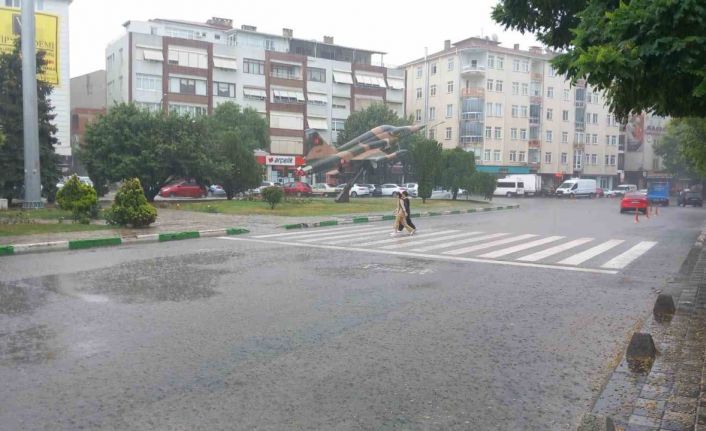 Kırklareli’nde sağanak yağış: Cadde ve sokaklar göle döndü