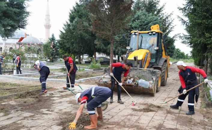 Kurban bayramı öncesi mezarlıklarda hummalı çalışma