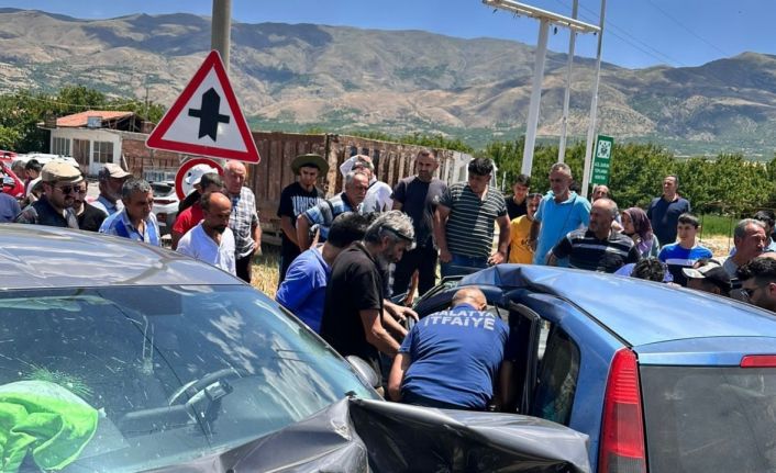 Malatya’da otomobiller çarpıştı: 3 yaralı